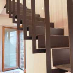 scala-a-nastro-acciaio-1