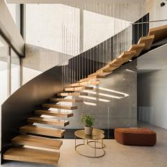 Cantilevered staircase made in France