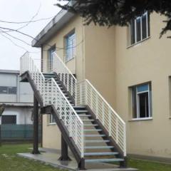 Scala in ferro per interni moderna con gradini a sbalzo Diemme Group