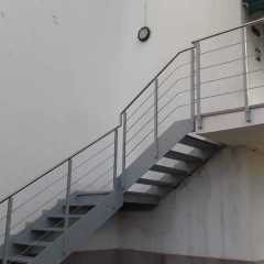 Scala esterna in ferro per accesso al terrazzo