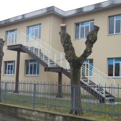 Scala esterna a rampa in acciaio per giardino
