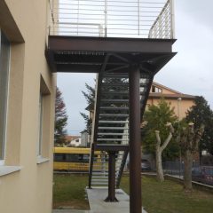 Scala esterna a rampa in acciaio per giardino